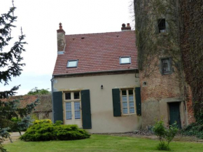 Maison de charme avec cheminée et jardin à Dompierre-sur-Besbre - FR-1-489-112